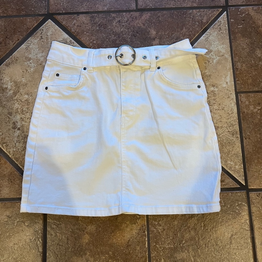 BERSHKA WHITE DENIM BELTED SKIRT SIZE 04